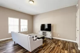 Photo #6: 221052012 Listing