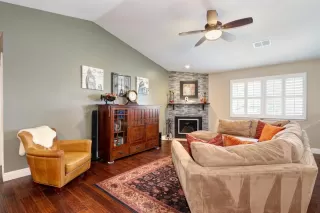 Photo #2: 221052425 Listing 