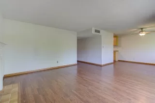 Photo #6: 221052461 Listing