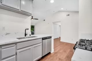 Photo #1: 221053115 Listing 