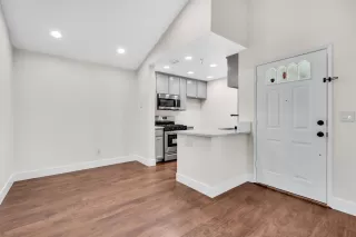 Photo #2: 221053115 Listing 