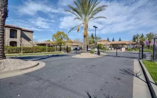 Photo #1: 221053587 Listing