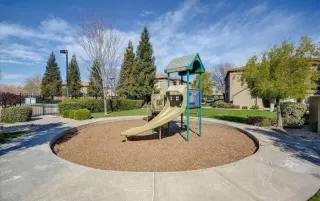 Photo #2: 221053587 Listing