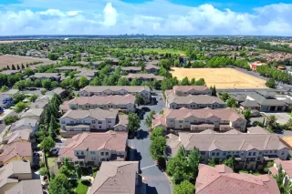 Photo #2: 221053842 Listing