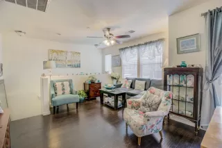 Photo #4: 221054891 Listing