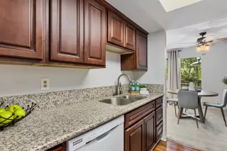 Photo #2: 221054912 Listing