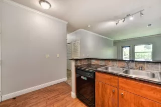 Photo #6: 221055100 Listing 