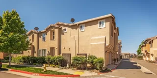 Photo #1: 221056404 Listing