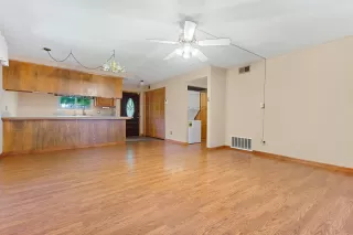 Photo #4: 221056546 Listing