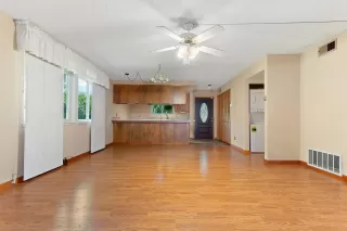 Photo #5: 221056546 Listing