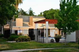 Photo #2: 221056658 Listing