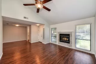 Photo #5: 221056887 Listing