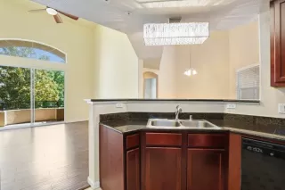 Photo #4: 221058577 Listing
