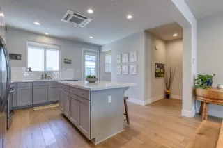 Photo #5: 221059771 Listing 