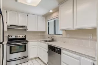 Photo #4: 221060531 Listing