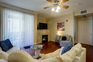 Photo #2: 221060689 Listing