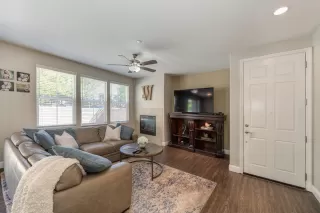 Photo #3: 221062056 Listing