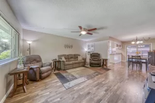 Photo #4: 221063138 Listing