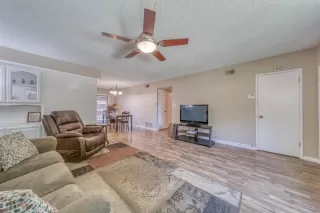Photo #5: 221063138 Listing