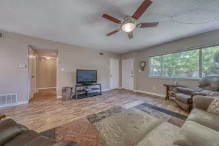 Photo #6: 221063138 Listing