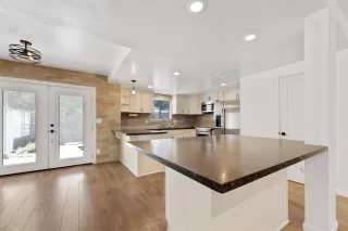 Photo #5: 221065544 Listing 