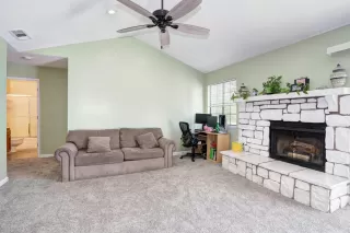 Photo #3: 221065819 Listing 