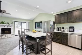 Photo #5: 221065819 Listing 