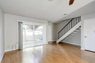 Photo #3: 221066442 Listing