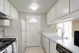 Photo #5: 221066442 Listing