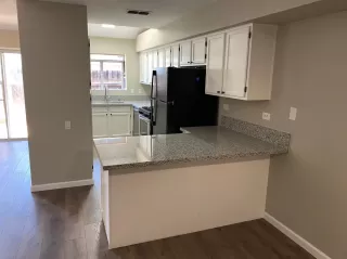 Photo #4: 221067392 Listing