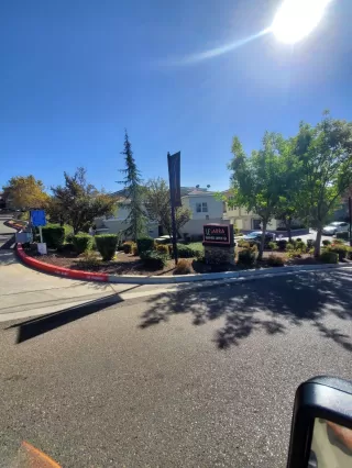 Photo #2: 221067768 Listing