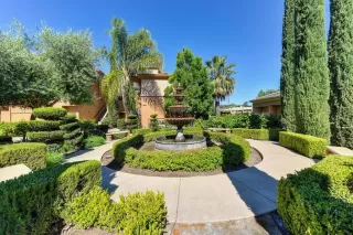 Photo #2: 221069776 Listing