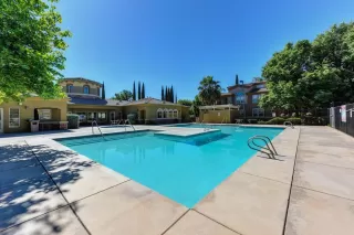 Photo #5: 221069776 Listing