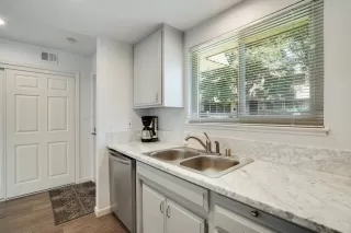 Photo #3: 221071758 Listing 