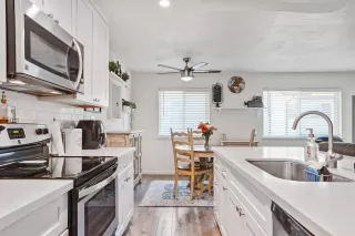 Photo #2: 221071784 Listing