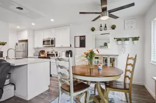 Photo #5: 221071784 Listing