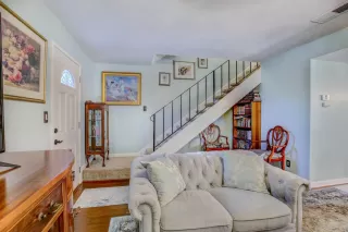 Photo #3: 221073903 Listing