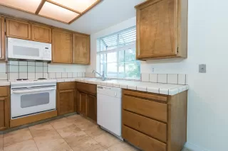 Photo #6: 221073992 Listing