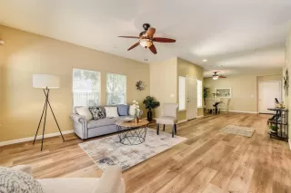 Photo #4: 221074424 Listing