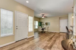 Photo #5: 221074424 Listing