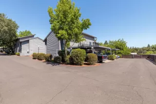 Photo #2: 221075694 Listing