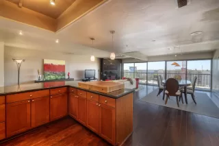 Photo #4: 221076318 Listing