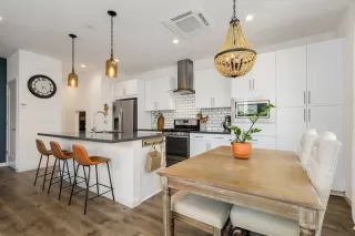 Photo #5: 221076386 Listing