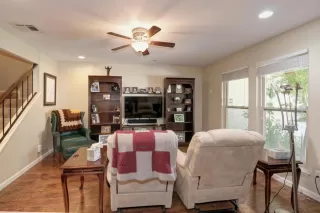 Photo #4: 221079159 Listing