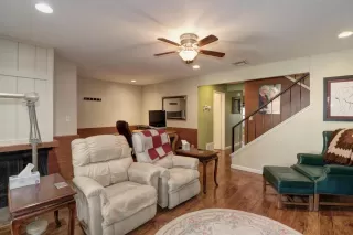 Photo #5: 221079159 Listing