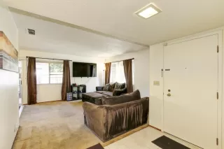 Photo #2: 221079902 Listing 