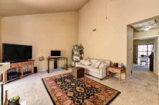 Photo #4: 221082557 Listing