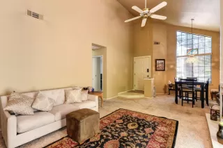 Photo #5: 221082557 Listing