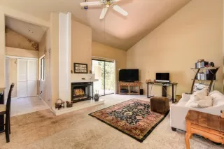 Photo #6: 221082557 Listing