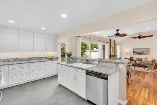 Photo #3: 221082809 Listing